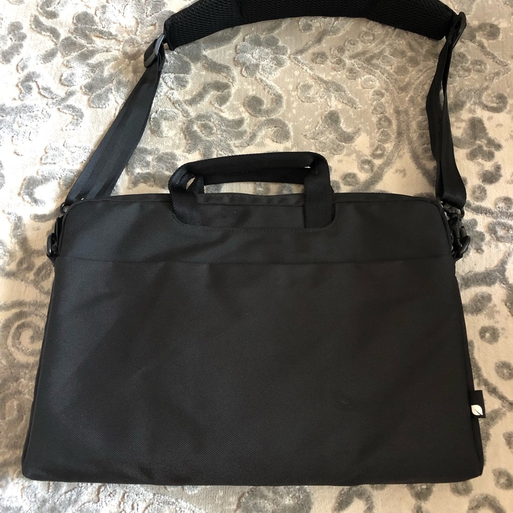 Incase laptop bag - Picture 2 of 4
